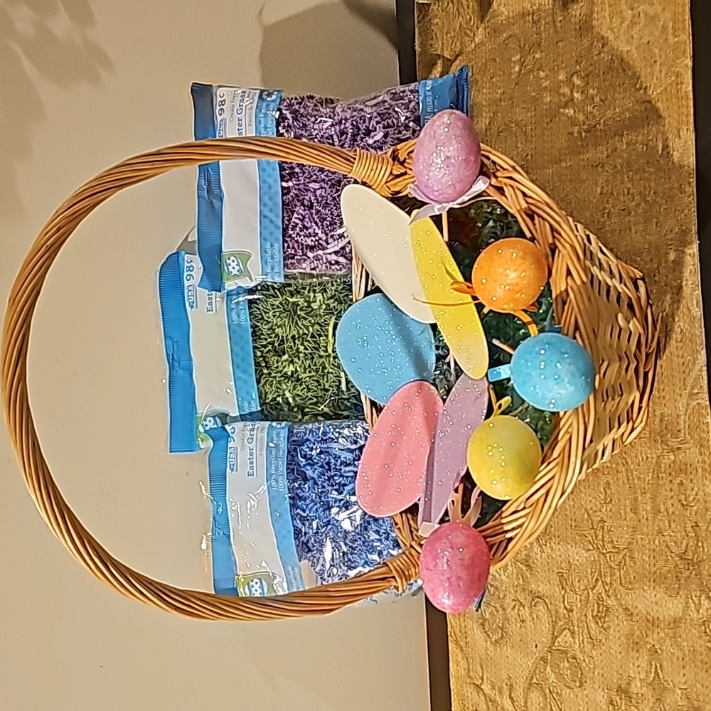 Runner & basket & eggs 🥚 & Easter Grass & 🐣 🐣